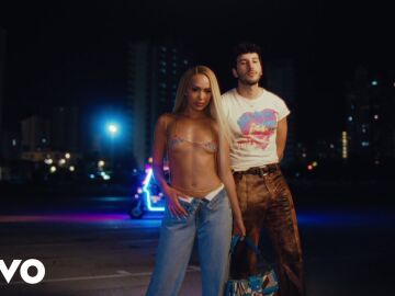 Miniatura del videoclip de 2AM de Sebasti&aacute;n Yatra y Bad Gyal en YouTube