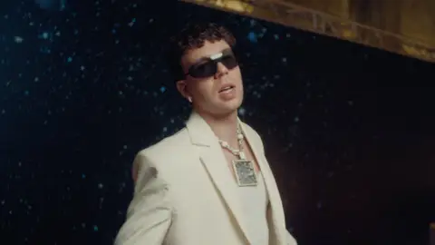 Miniatura de un videoclip de Quevedo en YouTube Miniatura de un videoclip de Quevedo en YouTube