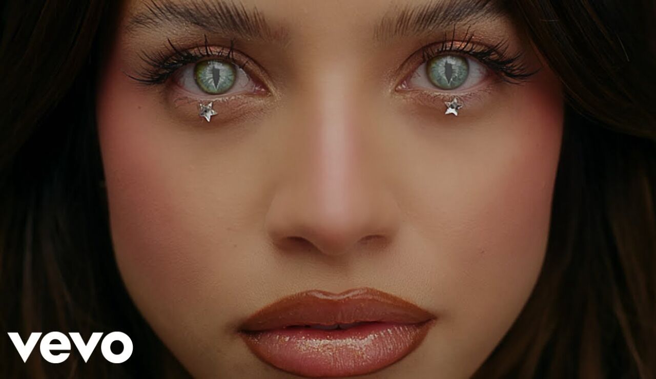 Miniatura de un videoclip de Emilia en YouTube