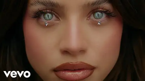 Miniatura de un videoclip de Emilia en YouTube Miniatura de un videoclip de Emilia en YouTube