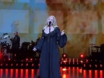 Adele durante su &uacute;ltimo concierto en Las Vegas