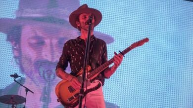 Leiva anuncia 30 conciertos en España y publica Bajo presión, último adelanto de su próximo álbum