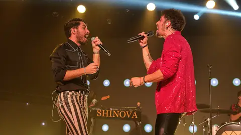 El cantante de Siloé junto a Shinova en La Riviera El cantante de Siloé junto a Shinova en La Riviera