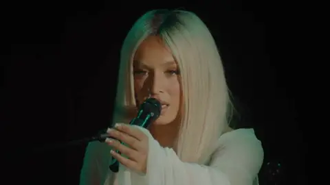 Miniatura de un vídeo de YouTube de Lola Índigo Miniatura de un vídeo de YouTube de Lola Índigo