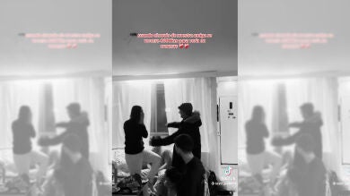 Recorre miles de kilómetros para sorprender a su novia estudiante de Erasmus y su reacción desata un debate viral