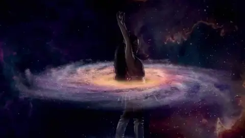 Videoclip de God Is A Woman. Videoclip de God Is A Woman.