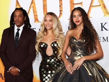 Jay-Z, Beyonc&eacute; y su hija Blue Ivy en la premiere de Mufasa