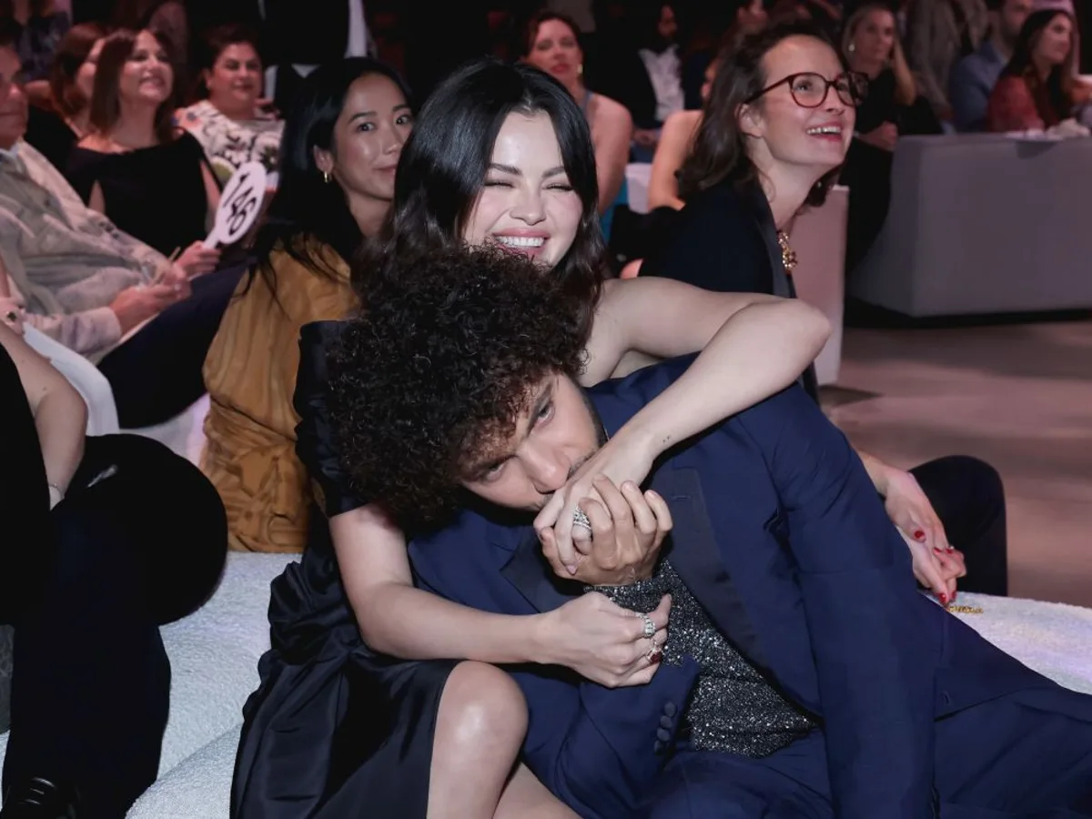 Selena Gomez y Benny Blanco anuncian su compromiso y la respuesta de Taylor Swift no decepciona