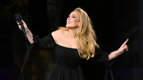 Adele durante un concierto en 2022 Adele durante un concierto en 2022