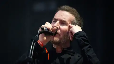 Robert Del Naja durante un concierto en 2024 Robert Del Naja durante un concierto en 2024