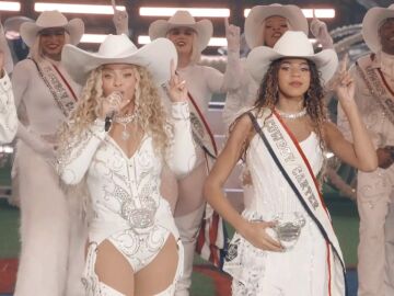 Blue Ivy se une a su madre Beyonc&eacute; para interpretar Texas Hold' Em en el espect&aacute;culo de medio tiempo navide&ntilde;o de la NFL de Netflix
