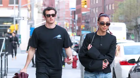 Dua Lipa y Callum Turner Dua Lipa y Callum Turner