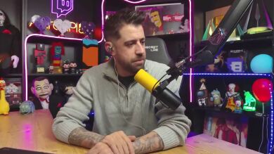 ¿Auron se casa? El streamer aparece con un anillo en su último directo y responde a los fans