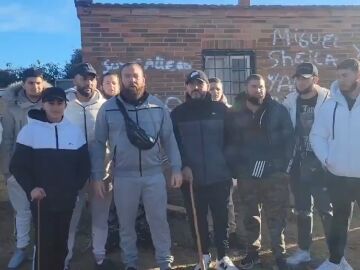 Un grupo de gitanos denuncia el robo de unos gallos
