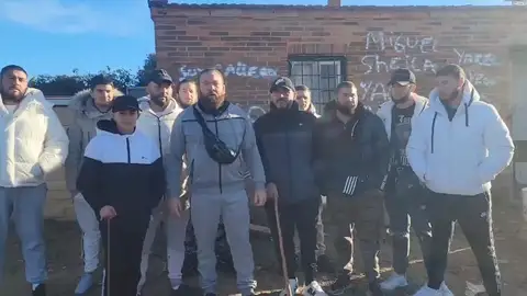 Un grupo de gitanos denuncia el robo de unos gallos Un grupo de gitanos denuncia el robo de unos gallos