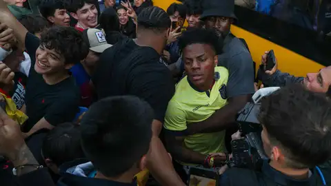 El youtuber estadounidense Speed saluda a sus seguidores en Quito El youtuber estadounidense Speed saluda a sus seguidores en Quito