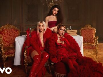 Portada del videoclip de La Reina Remix