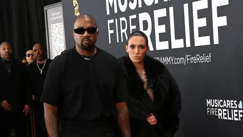 Kanye West y Bianca Censori en los Grammy 2025 Kanye West y Bianca Censori en los Grammy 2025