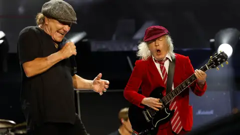 El guitarrista de AC/DC, Angus Young, y el cantante Brian Johnson El guitarrista de AC/DC, Angus Young, y el cantante Brian Johnson