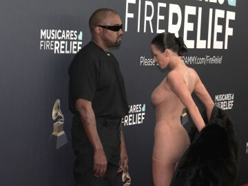 Kanye West y Bianca Censori en los Grammy