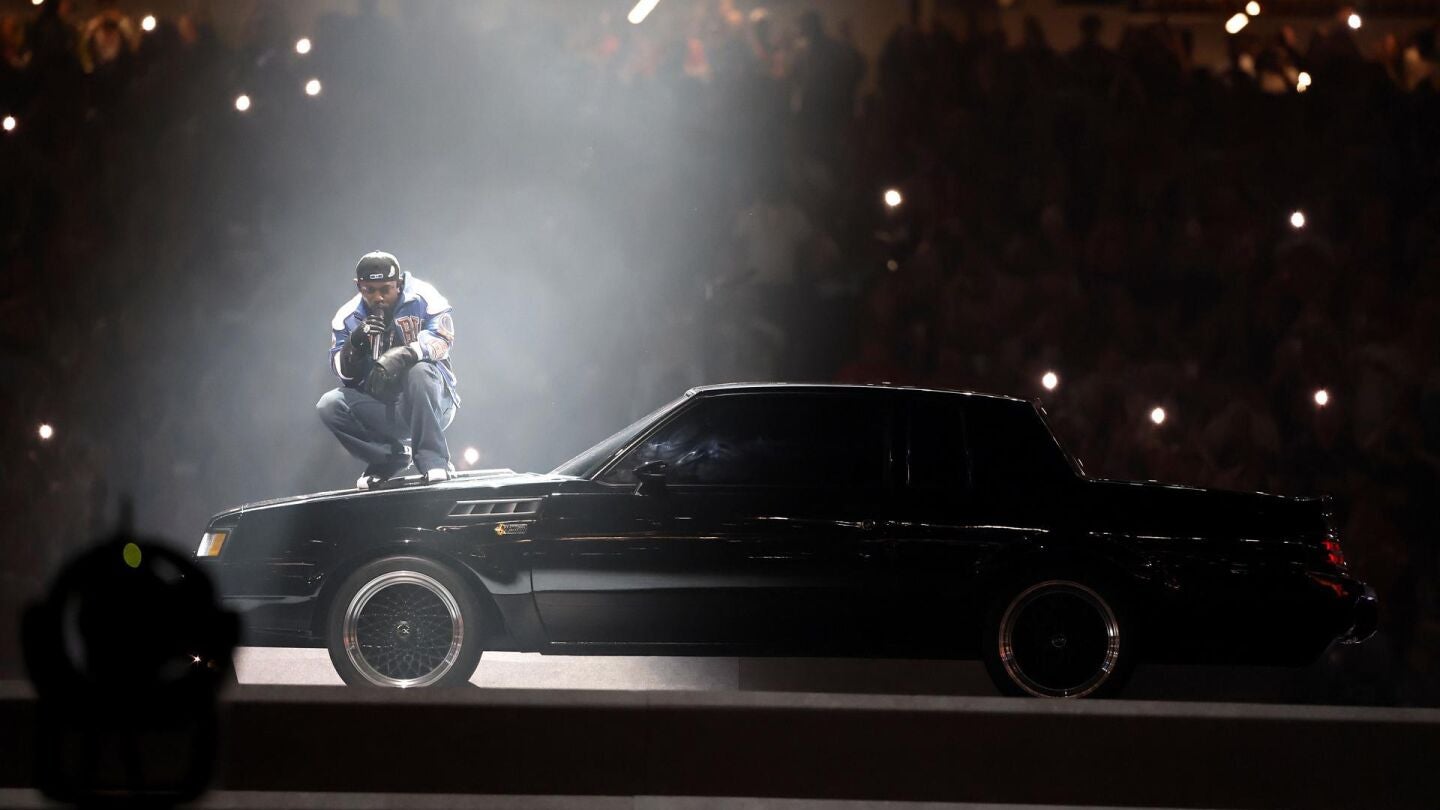 Kendrick Lamar en su actuaci&oacute;n en el intermedio de la Super Bowl