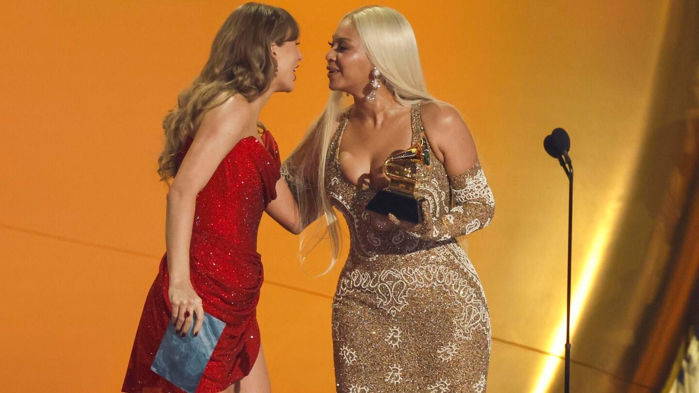 Taylor Swift y Beyonc&eacute; en los Grammy