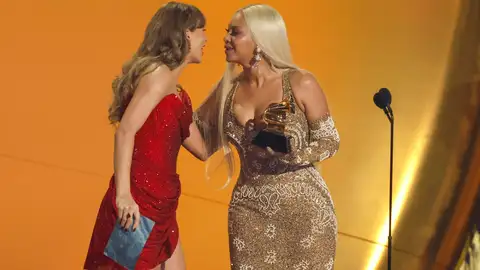 Taylor Swift y Beyoncé en los Grammy Taylor Swift y Beyoncé en los Grammy