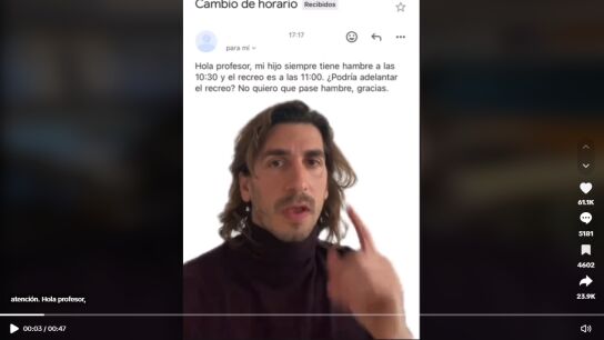 Un profesor de colegio arrasa en TikTok al compartir los mensajes m&aacute;s locos que le mandan los padres