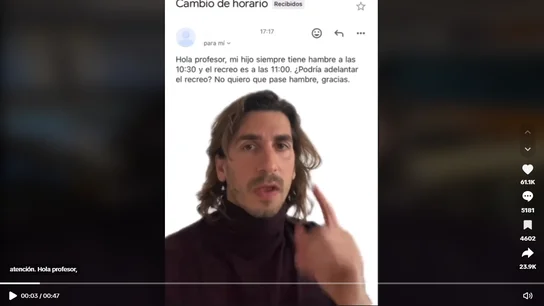Un profesor de colegio arrasa en TikTok al compartir los mensajes más locos que le mandan los padres Un profesor de colegio arrasa en TikTok al compartir los mensajes más locos que le mandan los padres