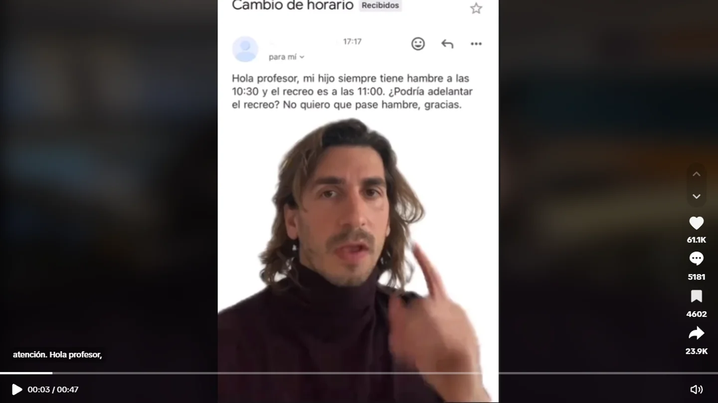 Un profesor de colegio arrasa en TikTok al compartir los mensajes más locos que le mandan los padres Un profesor de colegio arrasa en TikTok al compartir los mensajes más locos que le mandan los padres