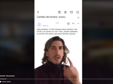 Un profesor de colegio arrasa en TikTok al compartir los mensajes m&aacute;s locos que le mandan los padres