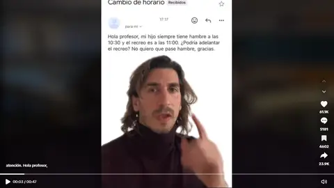 Un profesor de colegio arrasa en TikTok al compartir los mensajes más locos que le mandan los padres Un profesor de colegio arrasa en TikTok al compartir los mensajes más locos que le mandan los padres
