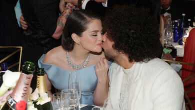 Benny Blanco sorprende a Selena Gomez con una bañera llena de queso por San Valentín