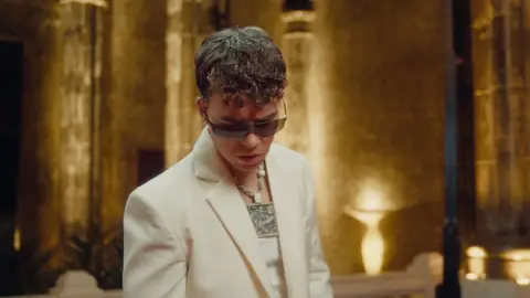 Miniatura de un videoclip de Quevedo Miniatura de un videoclip de Quevedo