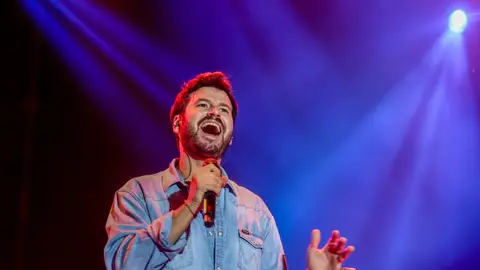 Willy Barcenas, cantante de Taburete Willy Barcenas, cantante de Taburete