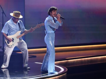 Benson Boone durante los Premios Grammy