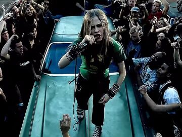 Videoclip de Sk8er Boi.