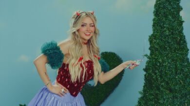 AriGameplays se transforma en Aria Bela y sorprende con su brillante debut musical: Pilates