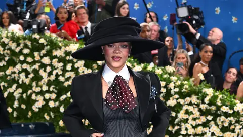 Rihanna, embarazada en la Met Gala 2025 Rihanna, embarazada en la Met Gala 2025