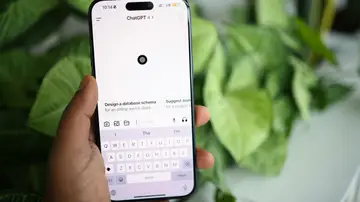 Imagen de un móvil usando ChatGPT Imagen de un móvil usando ChatGPT