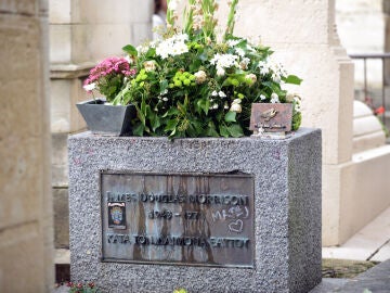 Tumba de Jim Morrison en Par&iacute;s