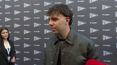 Quevedo revela como es trabajar con Tini y Aitana