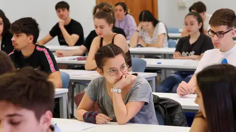 Alumnos durante la EBAU en Valladolid Alumnos durante la EBAU en Valladolid