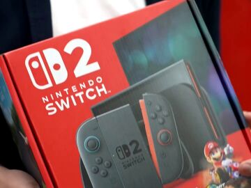 Un chico destroza una Nintendo Switch 2 nada m&aacute;s salir de la tienda y la gente no da cr&eacute;dito