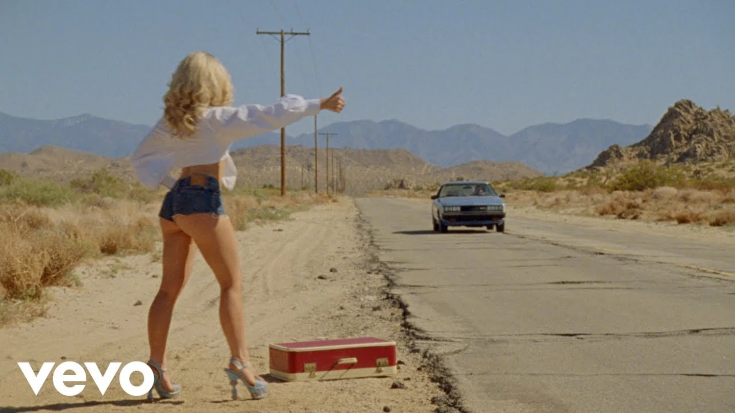 Videoclip de Manchild de Sabrina Carpenter Videoclip de Manchild de Sabrina Carpenter