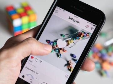 Imagen de una persona usando Instagram