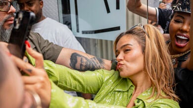 ¿Va a actuar Karol G en el Orgullo LGTBIQ+ 2025? La aparición del autobús de Tropicoqueta en Madrid dispara los rumores