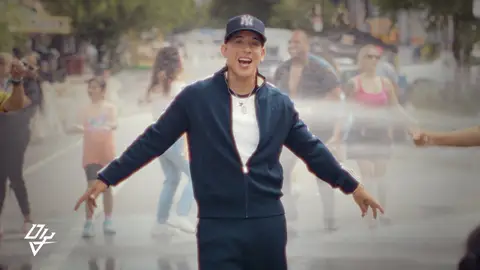 Miniatura del videoclip de Sonríele de Daddy Yankee Miniatura del videoclip de Sonríele de Daddy Yankee