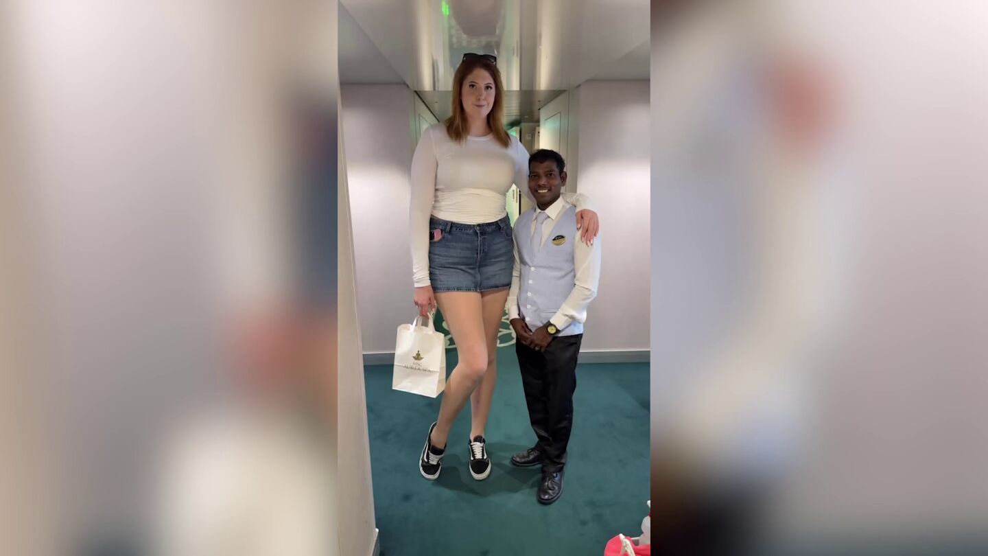 Katie Woolls, la tiktoker de m&aacute;s de dos metros que arrasa: "Muchos se piensan que soy un hombre"