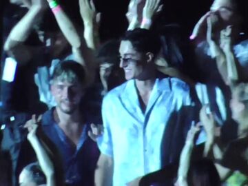 Plex bailando en el concierto de Aitana
